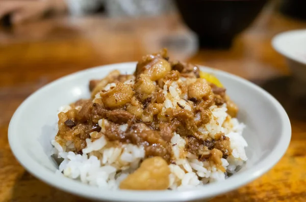 Taiwanesische Snacks Aus Chinesischem Schweinefleisch Auf Reis Auf Dem Tisch — Stockfoto