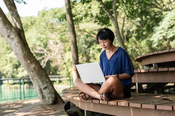 Woman Using Laptop Concept Working Outdoor — Stock Photo, Image