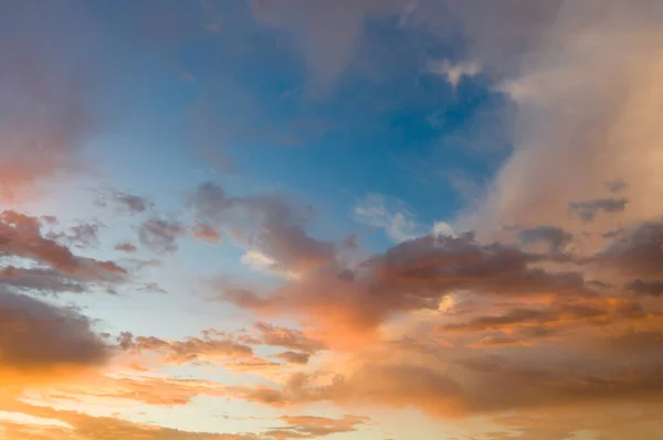 Bakgrund Solnedgång Gyllene Moln Himlen — Stockfoto