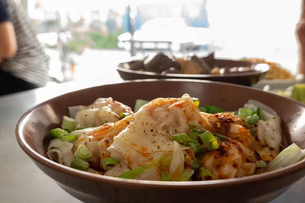 Tayvan usulü özel baharatlı wonton.