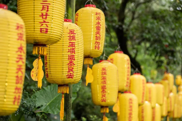 Nantou Taiwan Juni 2019 Gula Lyktor Vid Xian Buddhist Tempel — Stockfoto