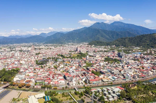 台湾南投 2019年10月30日 青い空の下で建物とプリの町の空の景色 — ストック写真