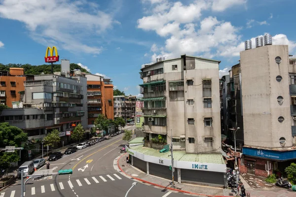 Tajpej Tajwan Czerwca 2020 Pejzaż Miejski Budynków Pod Błękitnym Niebem — Zdjęcie stockowe