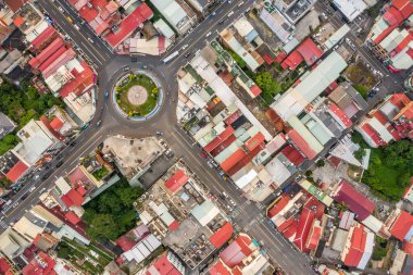 Nantou, Tayvan - 25 Eylül 2019: Günbatımı Puli kasabası manzaralı binalar, Nantou, Tayvan