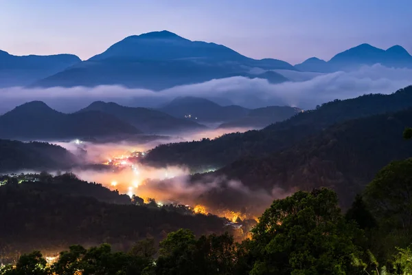 Paisagem Aldeia Montanha Com Crepúsculo Município Yuchi Nantou Taiwan — Fotografia de Stock