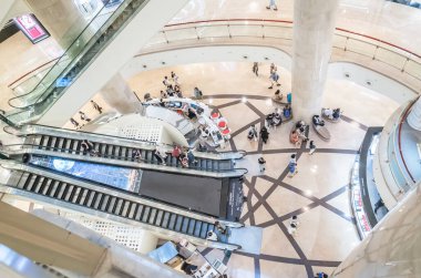 Taipei, Tayvan - 12 Mayıs 2019: Taipei 101 Alışveriş Merkezi 'nin içi, Tayvan, Asya' daki Xinyi Bölgesi 'nin en lüks alışveriş merkezlerinden biri.