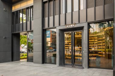Taichung, Tayvan - 10 Eylül 2020: Taichung, Tayvan, Asya 'daki ünlü AP kitapçısının modern bina cephesi