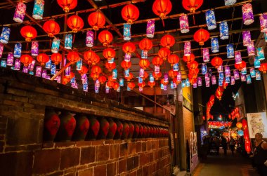 Yunlin, Tayvan - 12 Şubat 2020: Pekin ilçesi, Tayvan, Asya 'da sokak lambaları asılı fener festivali