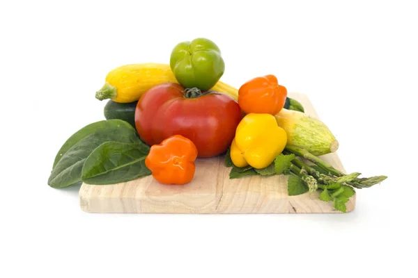 Verduras frescas de verão isoladas em fundo branco — Fotografia de Stock