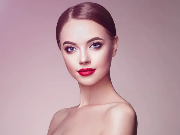 Krásná Mladá Žena Čistou Svěží Pletí Perfektní Make Beauty Fashion — Stock fotografie