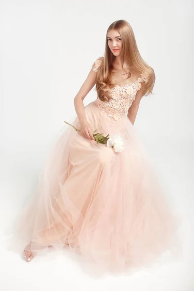 Mulher Bonita Vestido Noiva Renda Senhora Bonita Com Cabelo Saudável — Fotografia de Stock