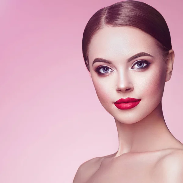 Krásná Mladá Žena Čistou Svěží Pletí Perfektní Make Beauty Fashion — Stock fotografie