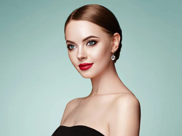 Beautiful Young Woman Clean Fresh Skin Perfect Makeup Beauty Fashion — Stock Photo, Image