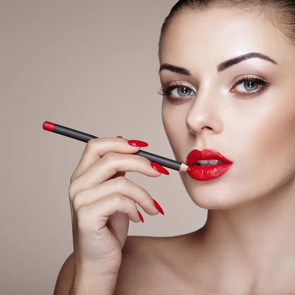 Beautiful Woman Paints Lips Lipstick Beautiful Woman Face Makeup Detail — Stock Photo, Image
