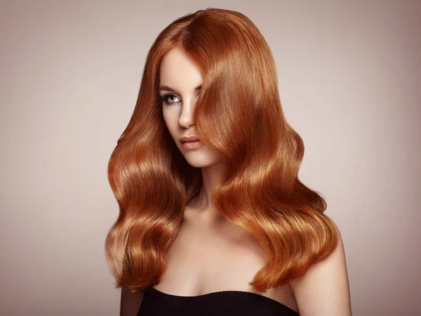 Redhead Girl Long Healthy Shiny Curly Hair Care Beauty Beautiful — Stock Photo, Image