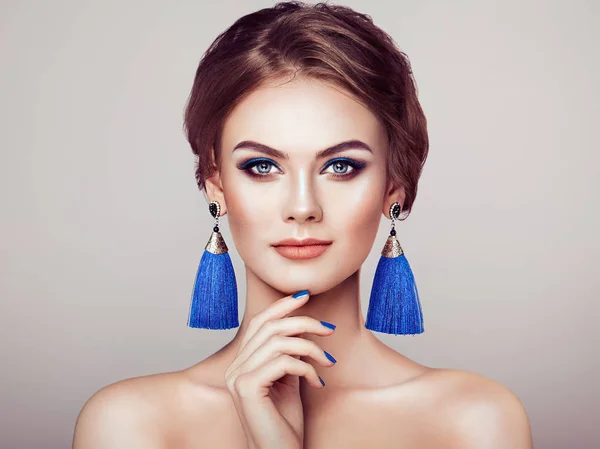 Beautiful Woman Large Earrings Tassels Jewelry Blue Color Perfect Makeup — Stock Photo, Image