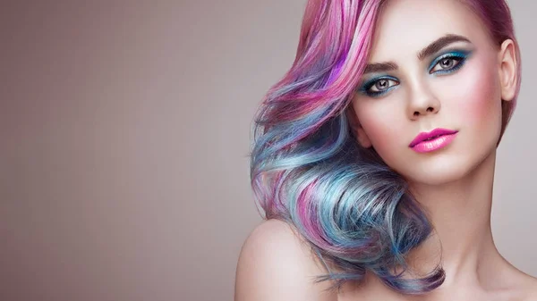 Modelo Moda Beleza Com Cabelo Tingido Colorido Menina Com Maquiagem — Fotografia de Stock