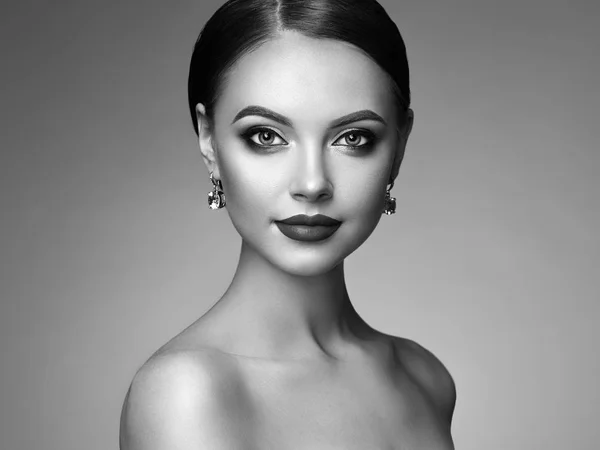 Όμορφη Νεαρή Γυναίκα Καθαρό Φρέσκο Δέρμα Τέλειο Μέικ Μόδα Ομορφιάς — Φωτογραφία Αρχείου
