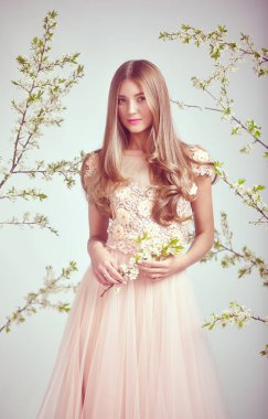 Gelinlik güzel kadın