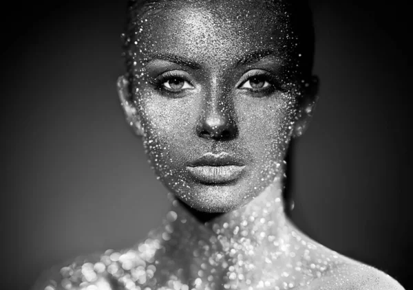Modelka Kobieta Jasnych Musujących Światła Pozowanie Studio Portret Pięknej Seksownej — Zdjęcie stockowe
