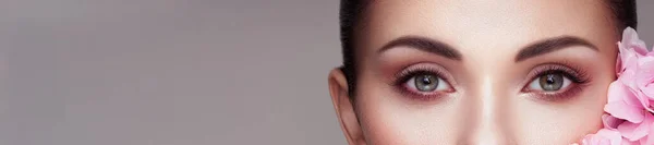 Weibliches Auge Mit Extrem Langen Falschen Wimpern Wimpernverlängerungen Make Kosmetik — Stockfoto