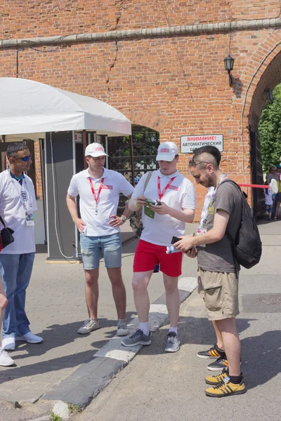 Nizhny Novgorod, Rusya - 24 Haziran 2018: Bu Dünya Kupası 2018 yılında Rusya şehirlerinden biri. Gönüllü aktif olarak yabancı hayranları yardım