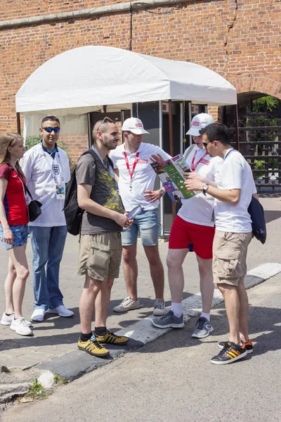 Nizhny Novgorod, Rusya - 24 Haziran 2018: Bu Dünya Kupası 2018 yılında Rusya şehirlerinden biri. Yabancı hayranları gönüllü yardım