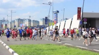 Nizhny Novgorod, Rusya - 24 Haziran 2018: Bu Dünya Kupası 2018 yılında Rusya şehirlerinden biri. Maçtan önce Stadyumu için insanlar acele