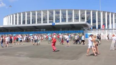 Nizhny Novgorod, Rusya - 24 Haziran 2018: Bu Dünya Kupası 2018 yılında Rusya şehirlerinden biri. Maçtan önce Nijniy Novgorod stadium yakınındaki insanlar