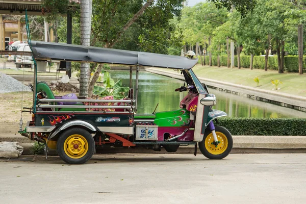 Bangkok Thailand Nov 2013 Tuktuk Downtown Bangkok Traditional Taxis Tuktuk — Stock Photo, Image