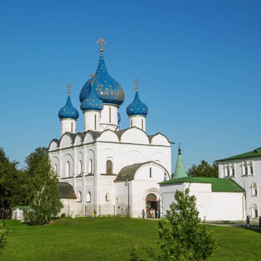 Suzdal, Rusya - 25 Ağustos 2018: Bakire Nativity Katedrali, Ortodoks Kilisesi Suzdal Kremlin, eski Rus mimarisinin en ilginç anıtlarından yer