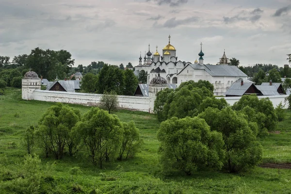 Suzdal Rússia Maio 2013 Mosteiro Feminino Pokrovsky Suzdal Muitos Viajantes — Fotografia de Stock