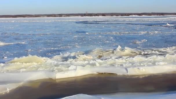 En raison du fort courant en moyenne Volga, retard de congélation parfois. Déjà l'hiver 