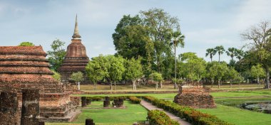 Güzel bölge parkının yıkıntı kompleksi. Tayland, Sukhothai