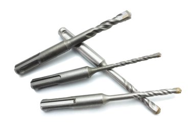 Beyaz arka plan üzerinde izole beton farklı çapları için biraz dört matkap