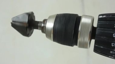 Bir elektrikli matkap chuck sabit kesme, döndürme