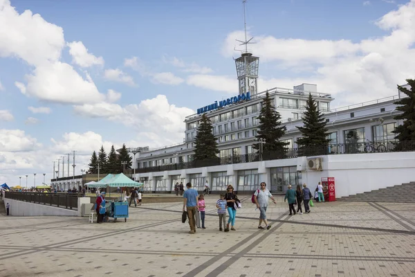 Речная станция на набережной Волги. Нижний Новгород , — стоковое фото