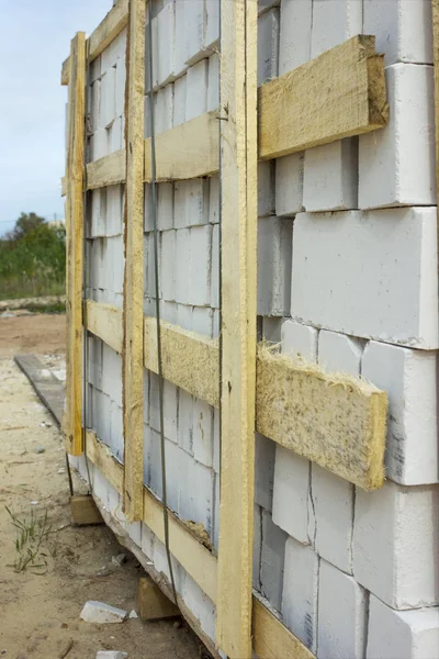 Lote embalado de blocos de construção no canteiro de obras — Fotografia de Stock