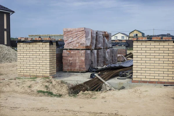 Začněte s výstavbou obytných domů. Stavební materiály — Stock fotografie