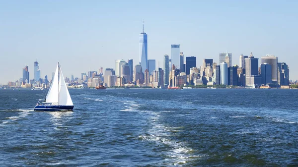 曼哈顿天际线从海 纽约城市 — 图库照片