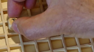 Erkek el dices yapılacaklar listesi kelimelerle dışarı atarken