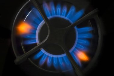 üstten görünüm mavi gaz soba alev