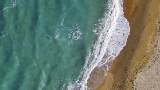 Luftaufnahme Der Meeresküste Mit Blauen Wellen — Stockvideo