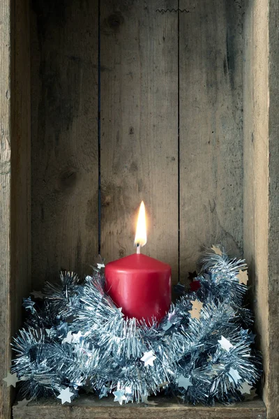 Vánoční Dekorace Červená Svíčka Pozadí Dřevěná Krabice — Stock fotografie