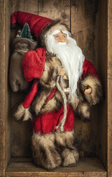 Una Imagen Una Figura Santa Claus Una Caja Madera —  Fotos de Stock