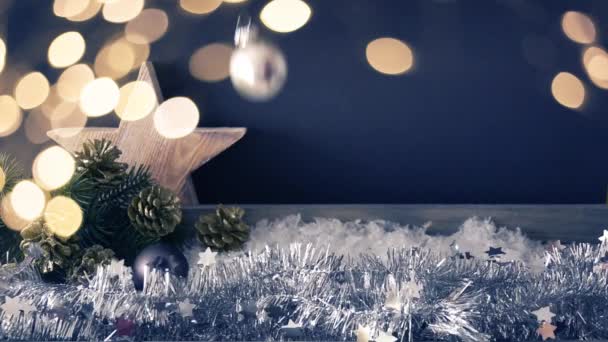 慢动作的圣诞球下降 — 图库视频影像