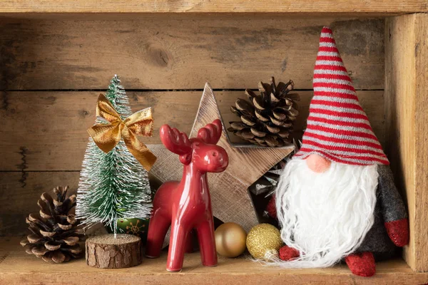 Jul Dekoration Rådjur Figur Och Gnome Trälåda Bakgrund — Stockfoto