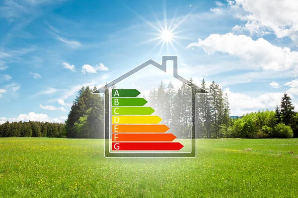 Een Afbeelding Van Een Huis Het Groen Met Energie Efficiëntie — Stockfoto