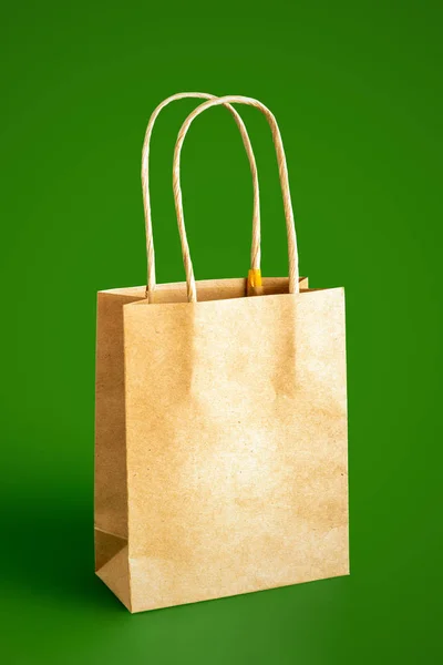 Image Beige Paper Bag Isolated Green Background — Stock Photo, Image