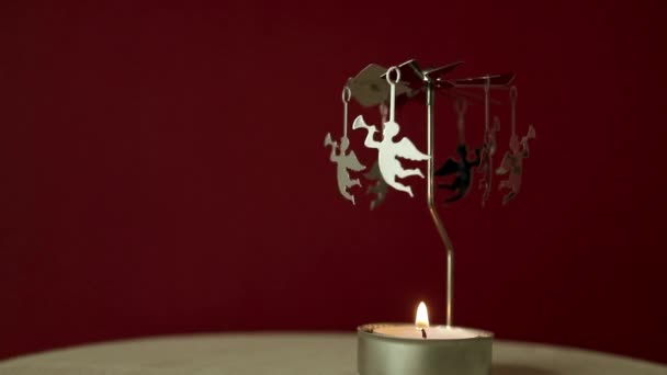 圣诞节可拉的玩具天使在燃烧的蜡烛 — 图库视频影像